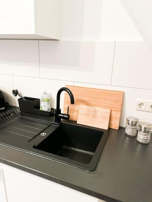 Modernes Apartment Mit Balkon Free Parking Netflix Τσέλε Εξωτερικό φωτογραφία