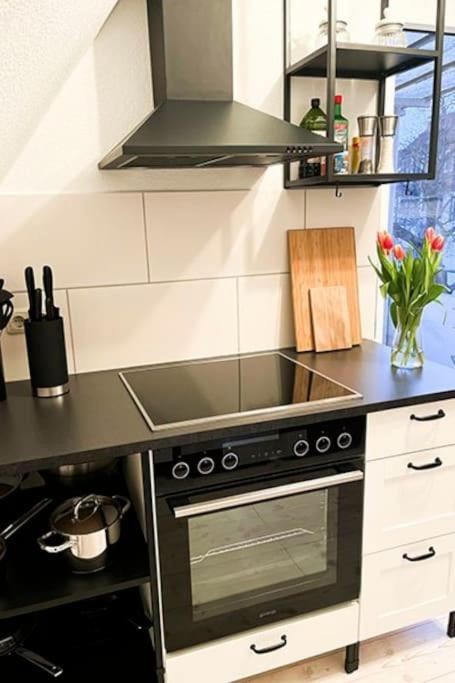 Modernes Apartment Mit Balkon Free Parking Netflix Τσέλε Εξωτερικό φωτογραφία
